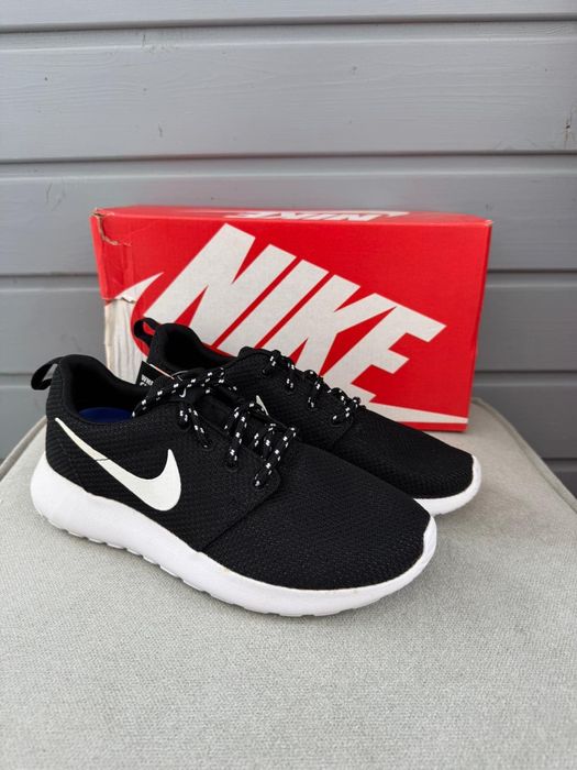 Nowe sneakersy WMNS NIKE ROSHERUN czarne 38,5