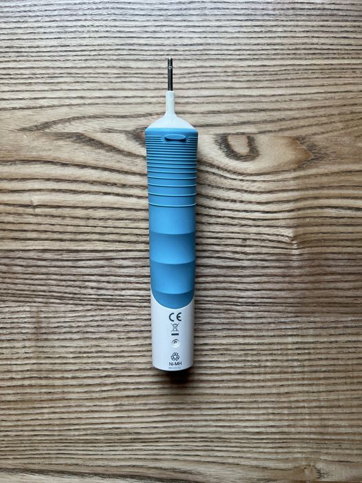 Електрична зубна щітка Oral-B Vitality з посиленим акумулятором