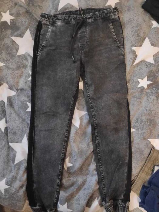 Spodnie czarne Jogger. Cropp. Rozm. W30, L32.