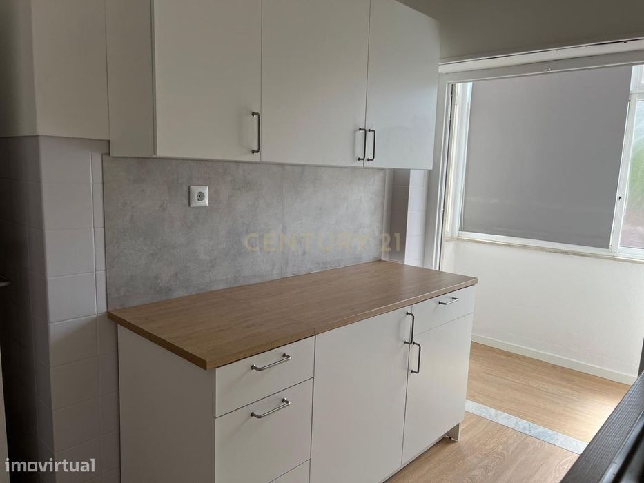 Apartamento T3 para arrendamento em Torre da Marinha, Seixal
