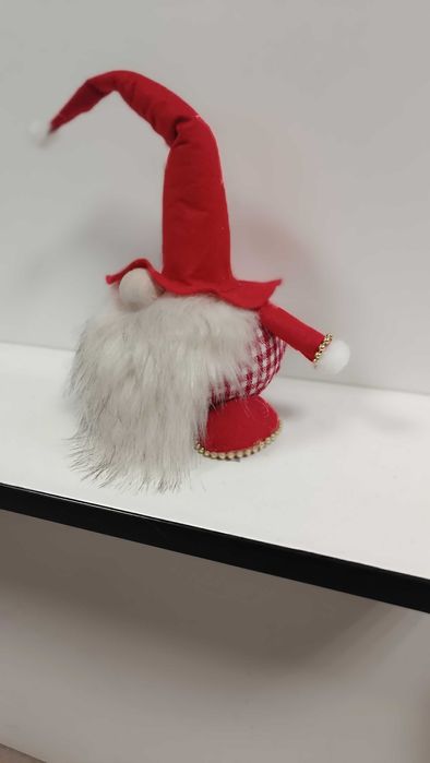 Гном новорічний під ялинку