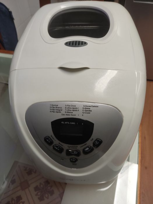 Máquina de fazer pão, marca Clatronic