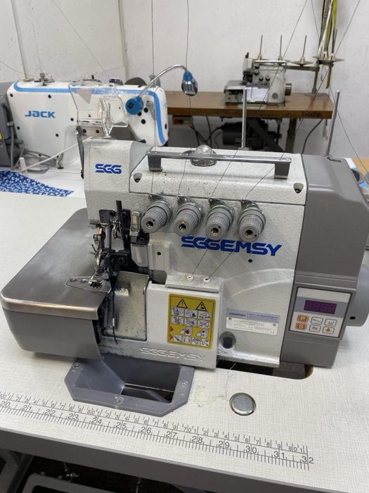 Продається оверлок GEMSY SG7724E