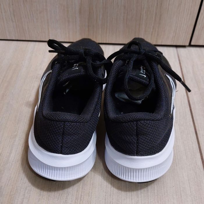 Buty sportowe czarne Nike, rozmiar 37,5 wiazane