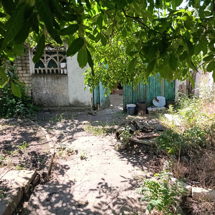 Продаю пів будинку Космонавтів, окремий двір,