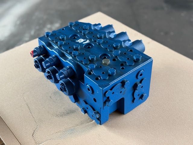 nowy rozdzielacz hydrauliczny REXROTH 3 sekcje