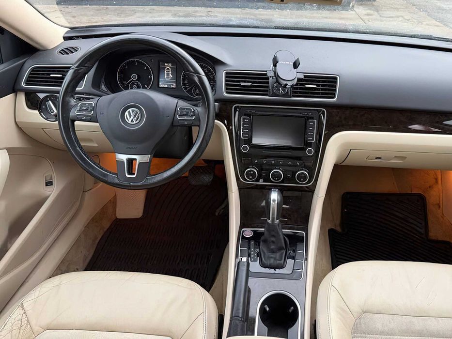 Volkswagen Passat      2014