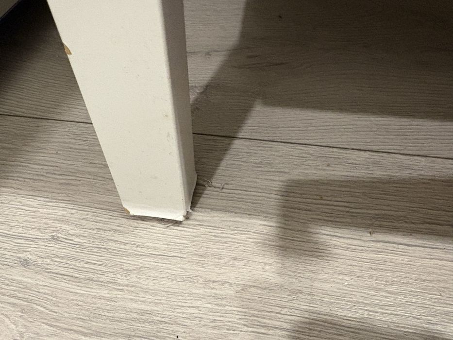 Biala komoda pojemna