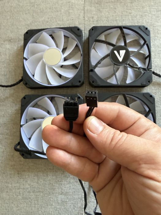 4 Ventoinhas ARGB com controladora