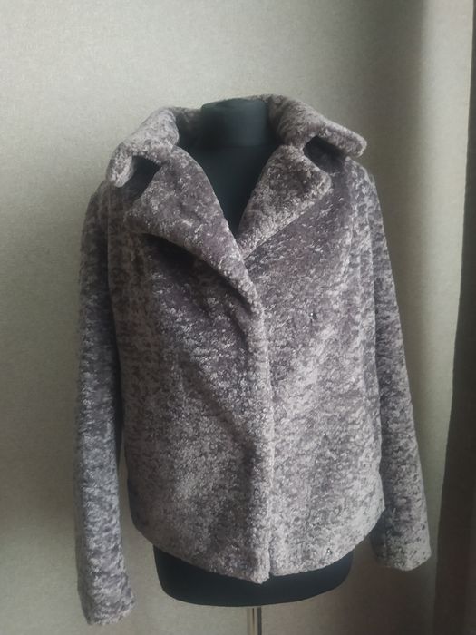 Нова стильна шубка.