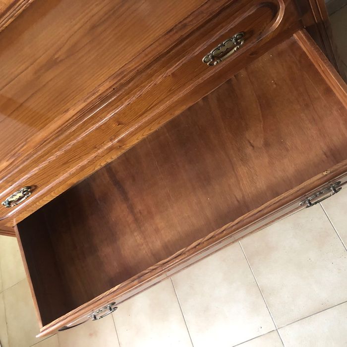 Cómoda de madeira maciça com espelho