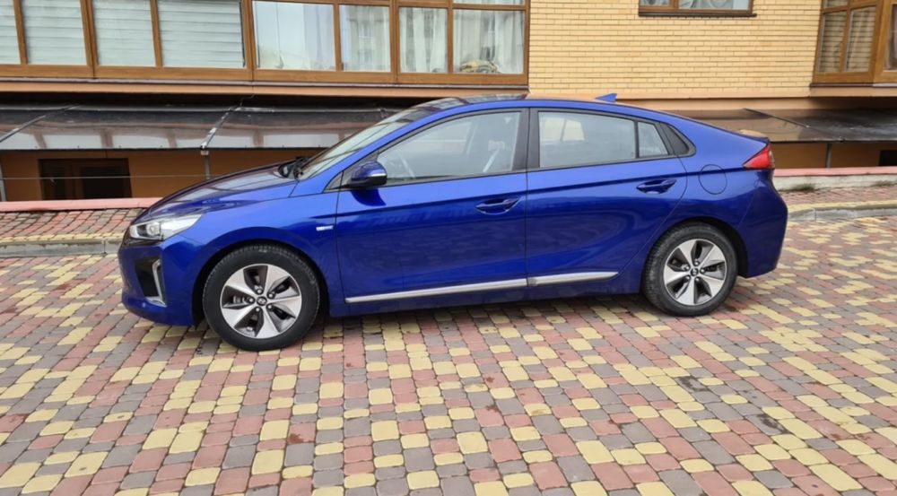 Гібрид 4л/100км Hyndai Ioniq здаю в оренду машину авто такси прокат