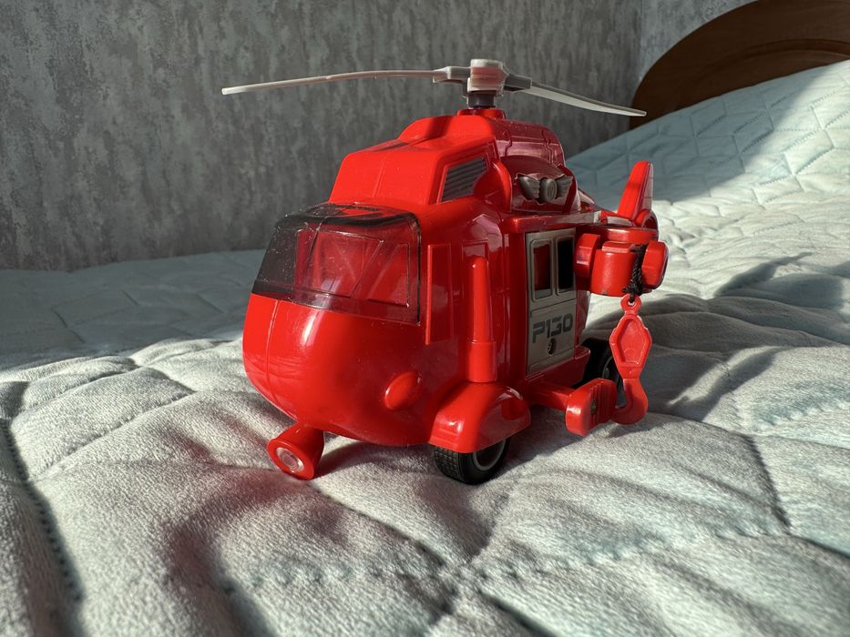 Вертоліт іграшковий