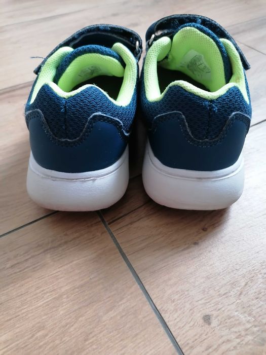 Buty sportowe chłopięce 30