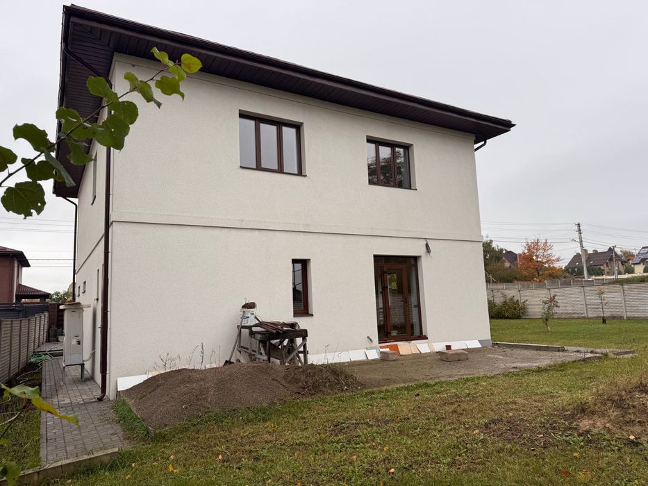 Продам современный  дом 215 м², Павленки, Ньютона, 8,5 соток( код 5704)