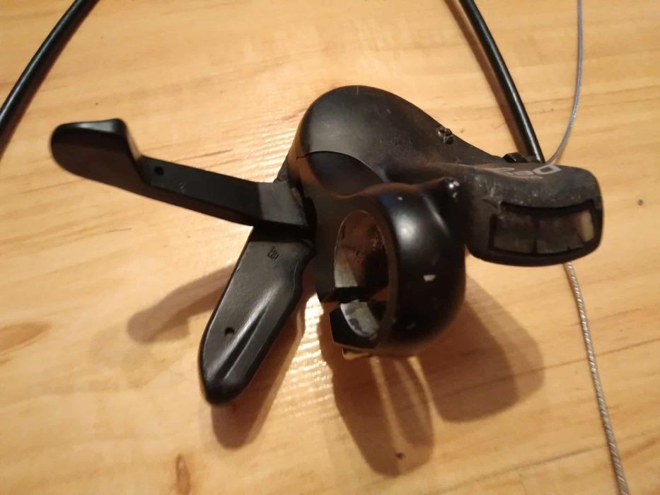 Prawa manetka Shimano Deore SL-M511.