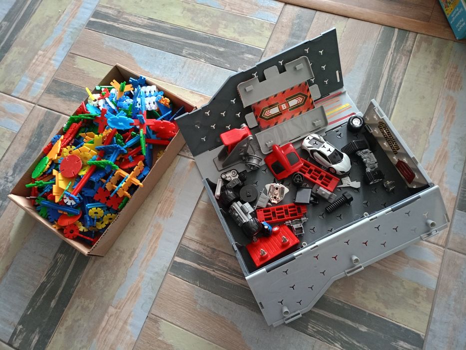 Klocki plus walizka mechanika Hot Wheels