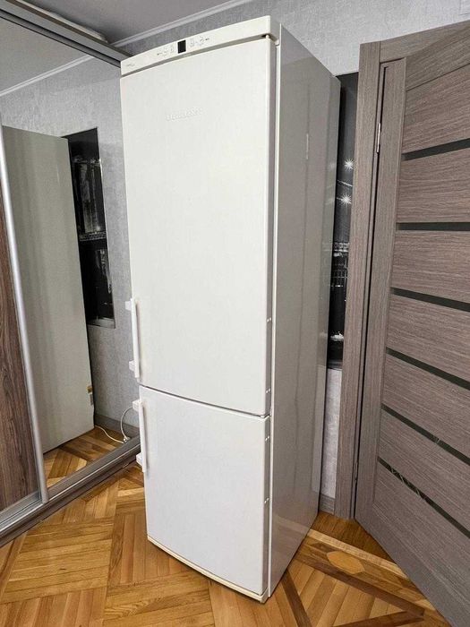 Продам Холодильник Liebherr