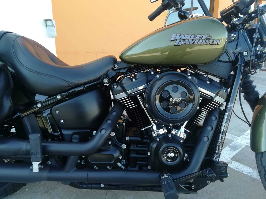 HARLEY-DAVIDSON Street Bob 2017 - MILWAUKEE-EIGHT 107 - 1.745 CC - +3.000€ em EXTRAS.