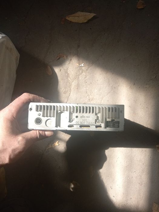 Автомагнітола елджі