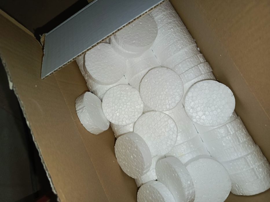 Kołki/ dyble do mocowania styropianuu