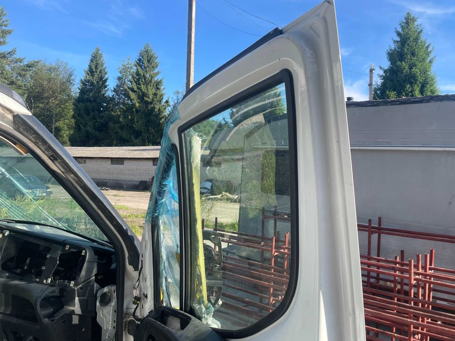 Двері передні праві Iveco Daily 2014-2020
