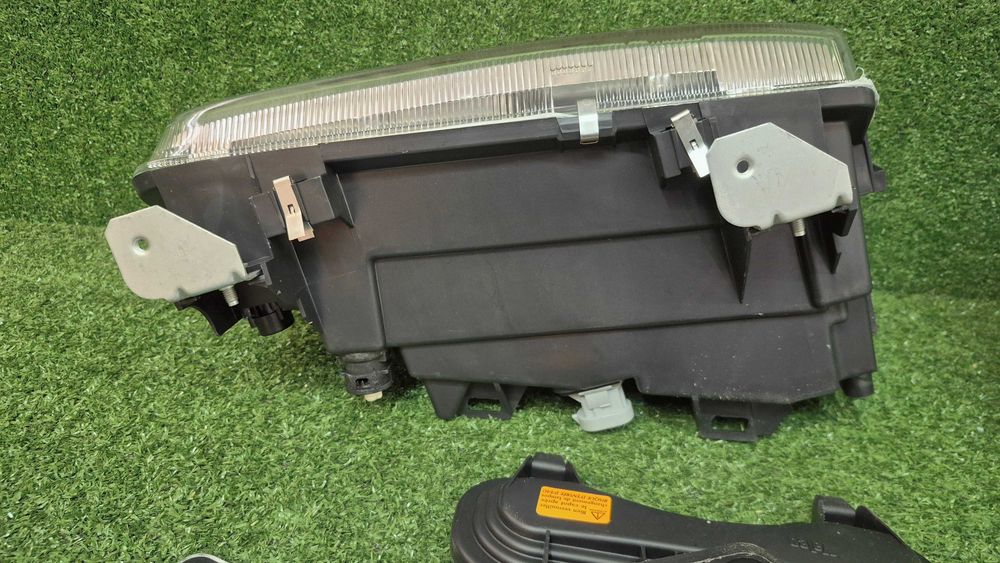 Otica Farol Esquerdo Renault Megane I 1995 a 1999 ref 085798 NOVO