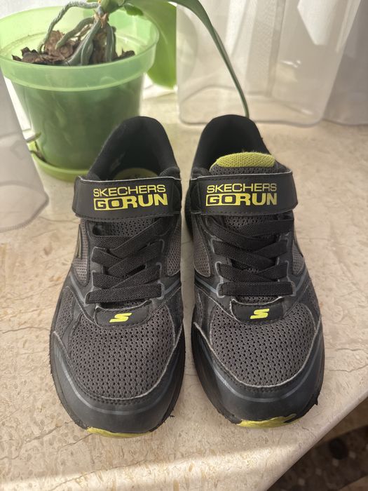 Дитячі кросівки Sketchers 35 р. (устілка 23 см)