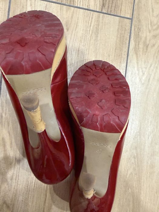 Туфлі лакові Carvari