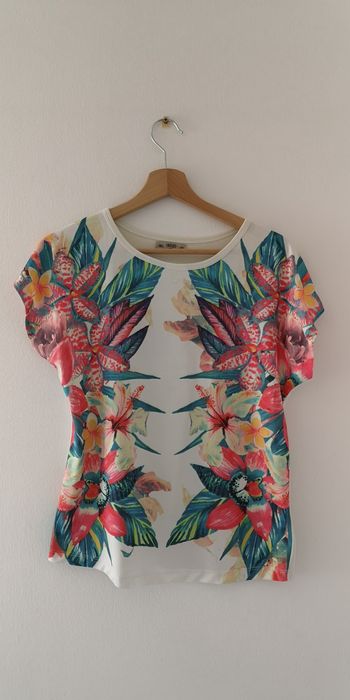 T-shirt floral colorida