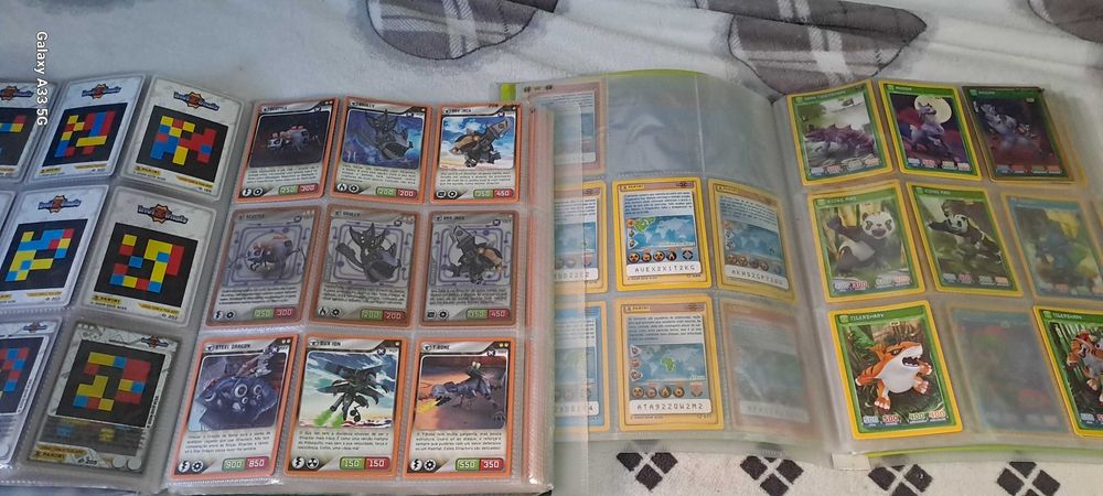 Cadernetas Invizimals com mais de 400 cartas