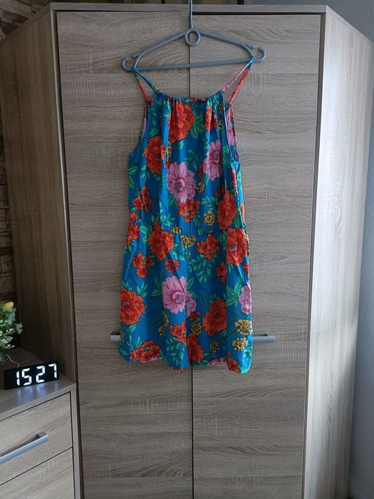 Letni kombinezon w kolorowe kwiaty z wiskozy