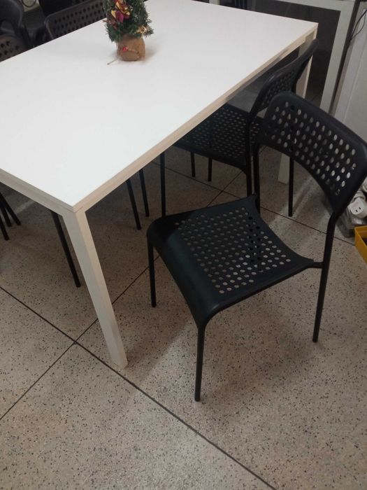Conjunto mesa + 4 cadeiras