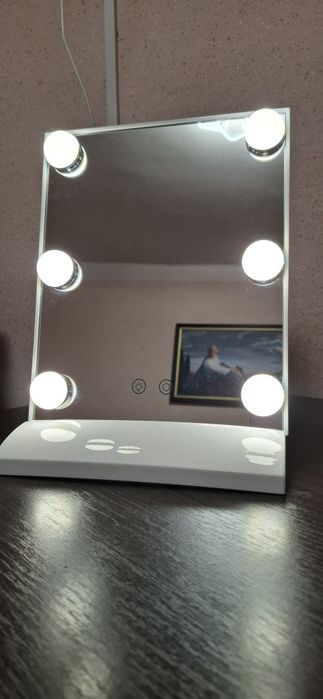 Дзеркало з led- підствіткою