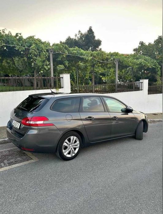 Peugeot 308 / ano 2017 / cinzento / gasóleo / particular