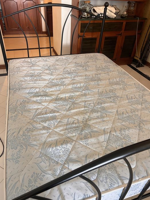 Cama em ferro 1,40x1,90m
