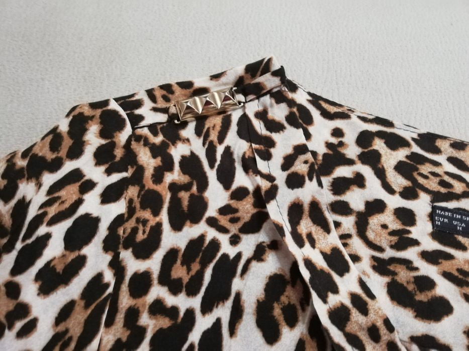 Blusa com padrão animal da Zara
