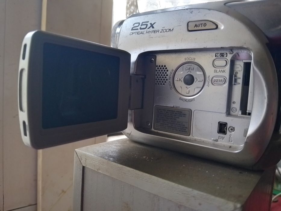 Продам видеокамеру JVC