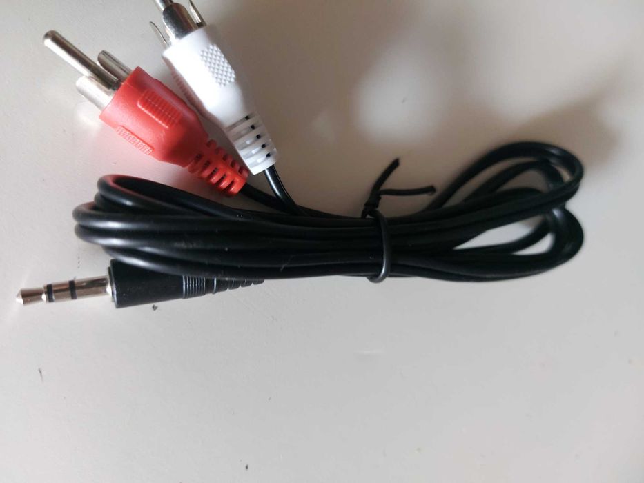 RCA and 3.5 mm audio cables64750999989763121