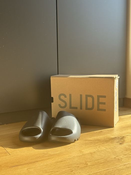 Klapki Yeezy slide