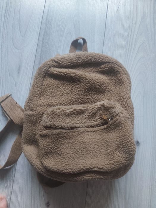 Miękki polecak pluszowy Sinsay brązowy