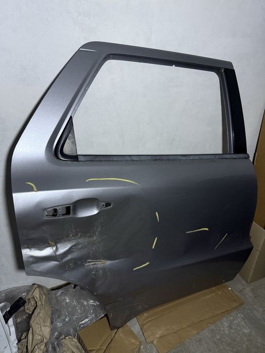 Двері задні праві Dodge Durango