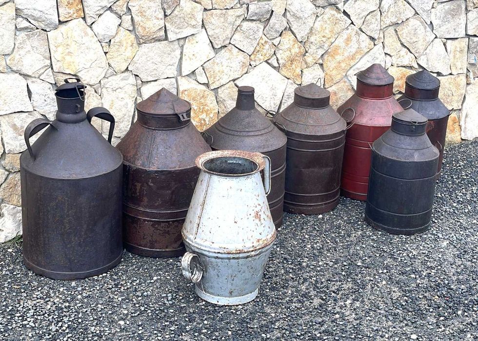 Latoaria tradicional portuguesa, bilhas, vasilhas, canecos, talhas
