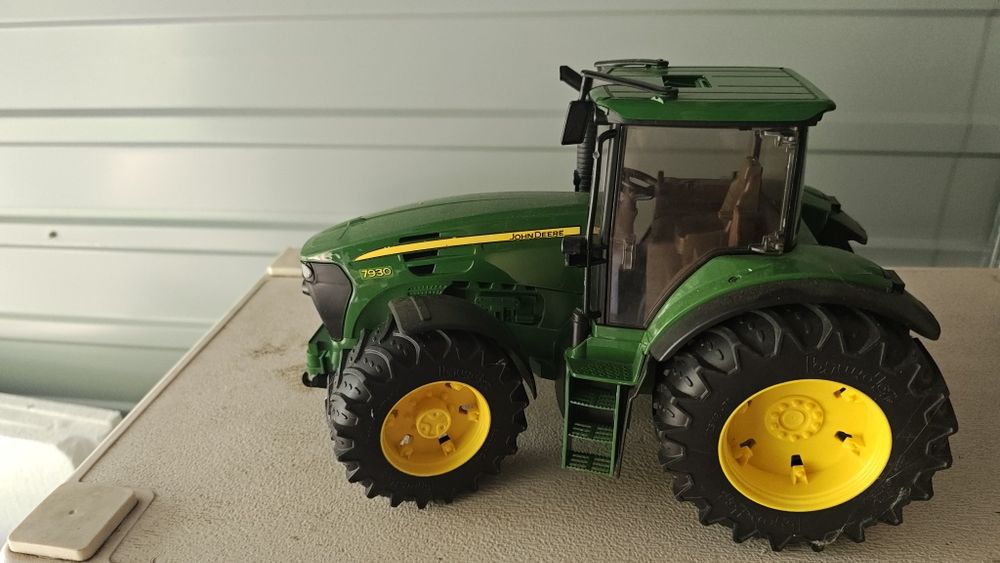 Bruder traktor john deere