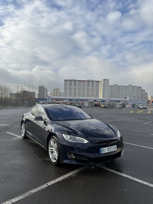 Тесла модел с 85кв перфоменс