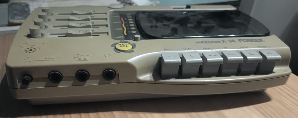 Fostex X-14 - gravador de cassetes portatil de quatro pistas