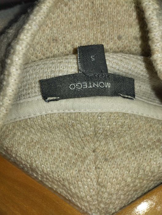 Продам свитер с имитацией рубашки