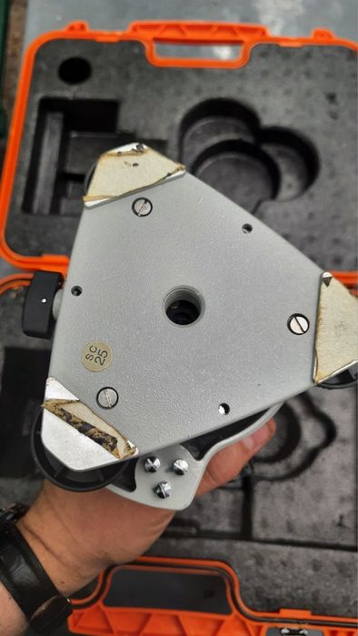 Відбивач для цифрового тахеометра,з триногою в комплекті.