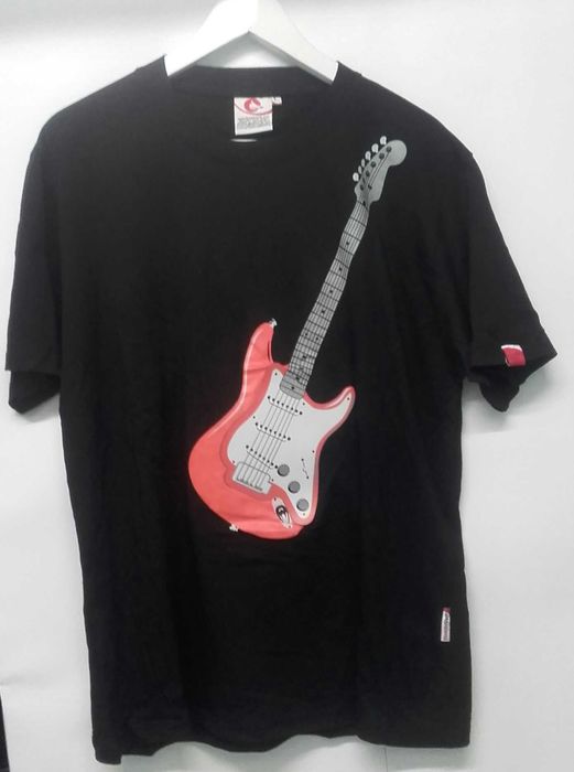 T-shirt Homem Preta com Estampa Rock.