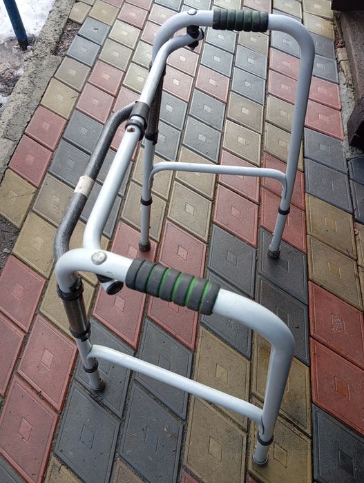 Ходунки  для взрослых складные